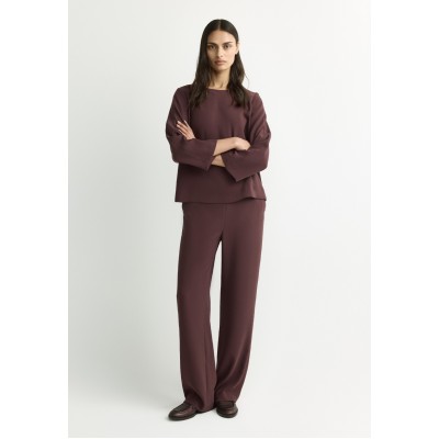 Xandres - PHOCAS PLAT ST 61110-22-0490 - Geklede bordeaux broek met wijde pijpen